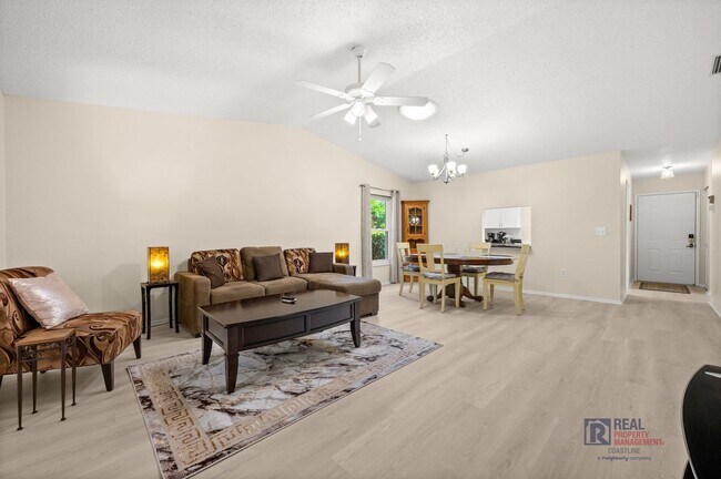Building Photo - Charming 2BR/2BA Sarasota Retreat Near UTC - Annual Lease
