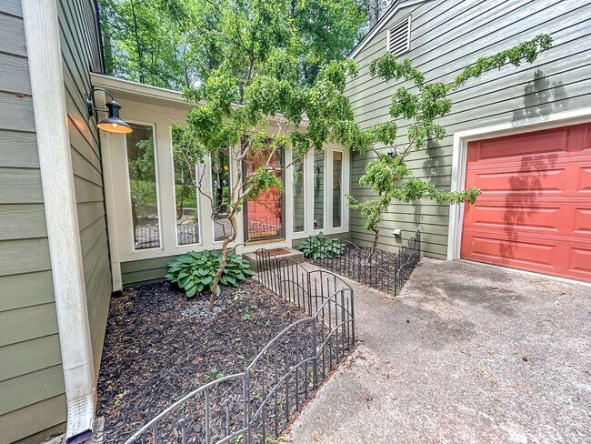 Building Photo - 3 BR Wooded Retreat in the Heart of East Cobb!