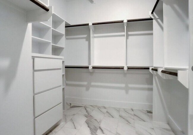 Building Photo - 2643 Fountain Key Blvd