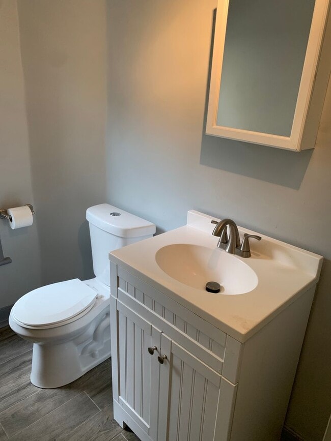 Building Photo - 124 Cedar St