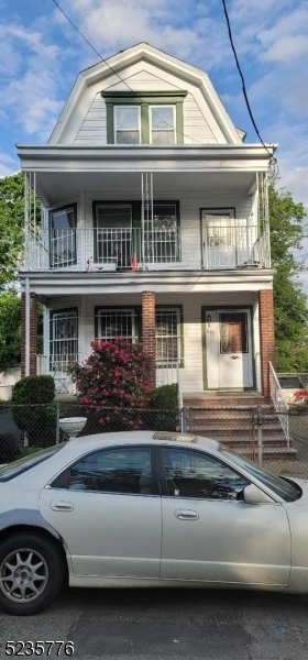 Primary Photo - 248 Smith St