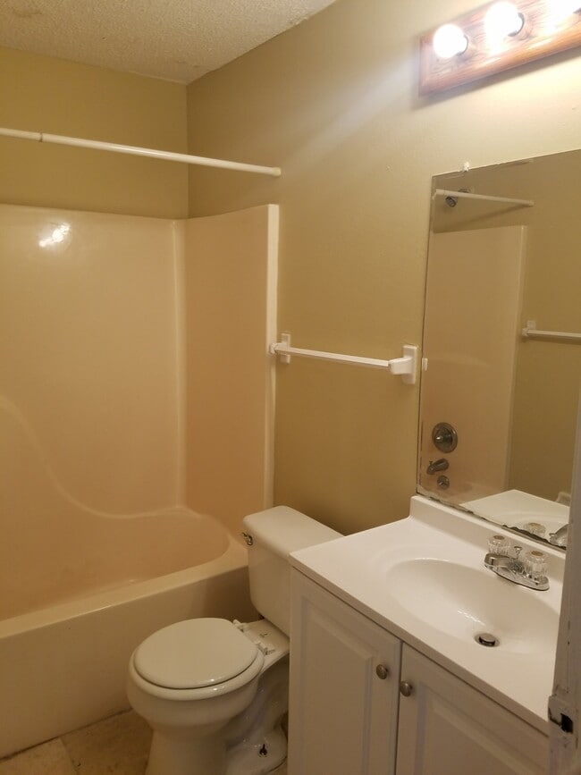 Building Photo - 2-Bedroom, 1-Bathroom Home in Winter Haven