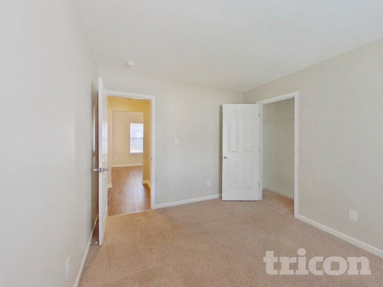 Building Photo - 2856 Oasis Ln