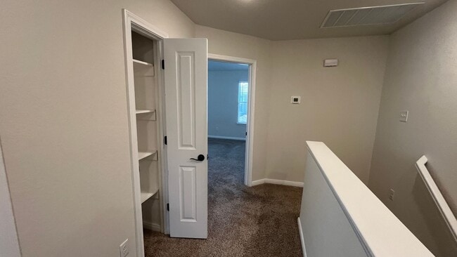 Building Photo - Lynwood Village Townhome - Move-in Ready