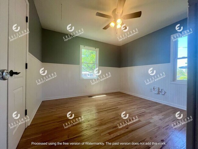 Building Photo - Spacious 3 Bedroom, 2 Bath - AVAILABLE NOW!
