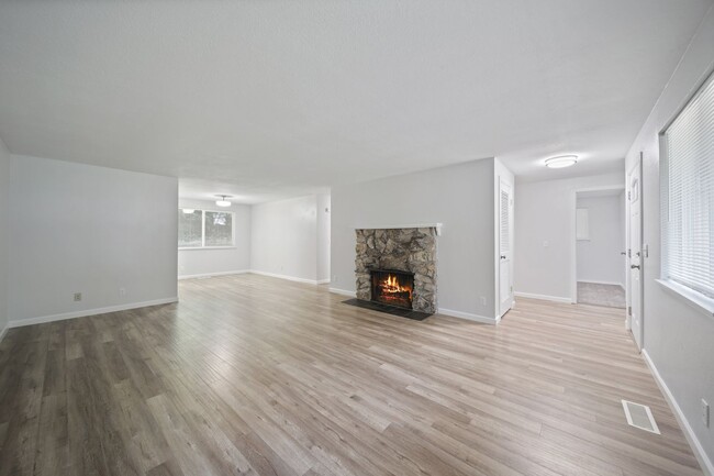 Building Photo - Classic rambler has 3 bedrooms, 1.75 baths...