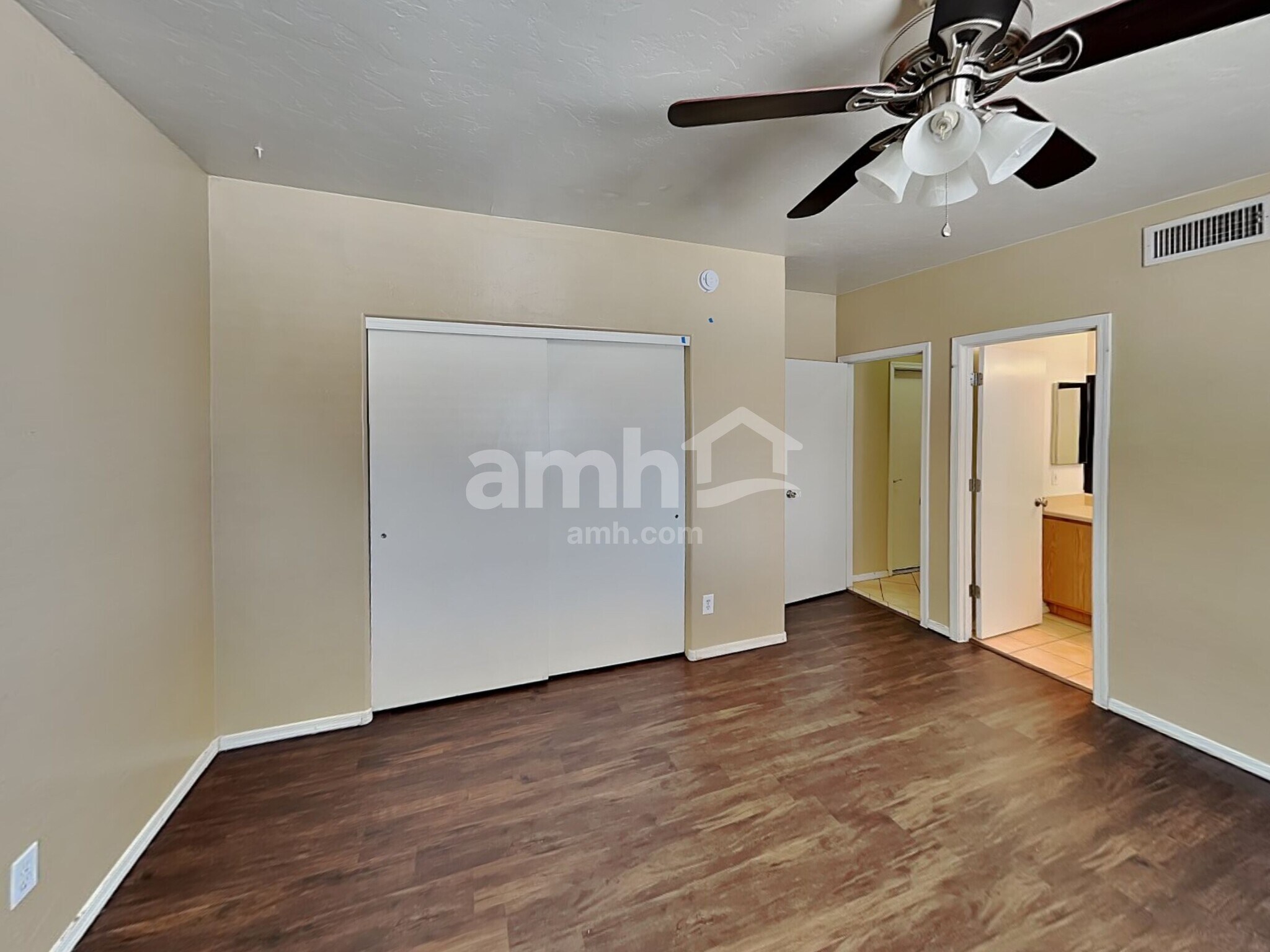 Building Photo - 501 W Placita Durango