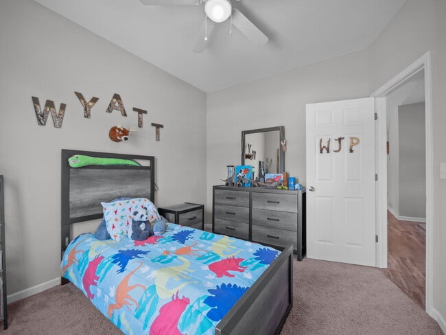 Building Photo - 512 Hazelwood Dr