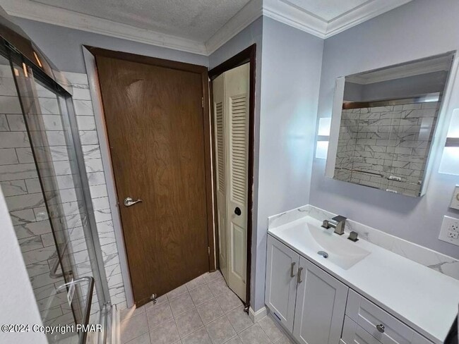 Building Photo - 4153 Sylvan Ln