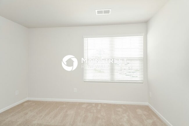 Building Photo - 3 Bedroom Pet-Friendly Home in Zebulon, NC with Main Street Renewal