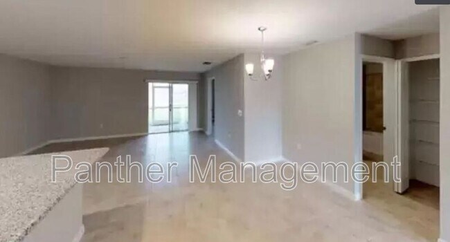 Building Photo - 510 SW 3rd Ct