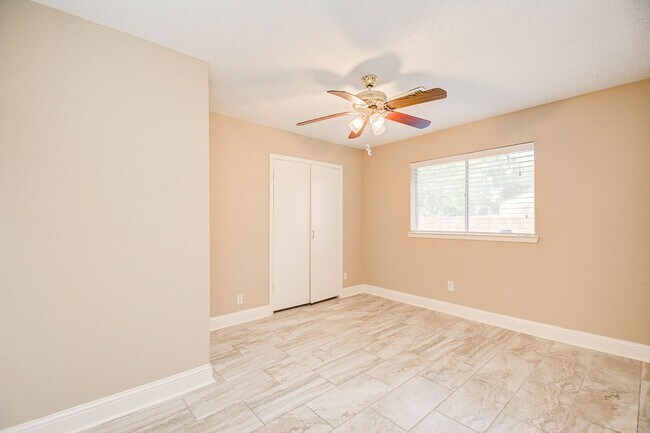 Building Photo - Spacious one story home on a corner lot!