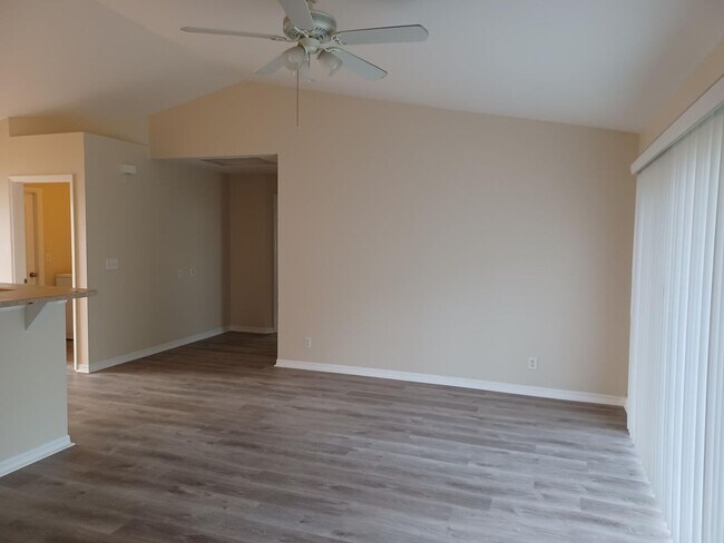 Building Photo - 3/2 with laminate flooring throughout