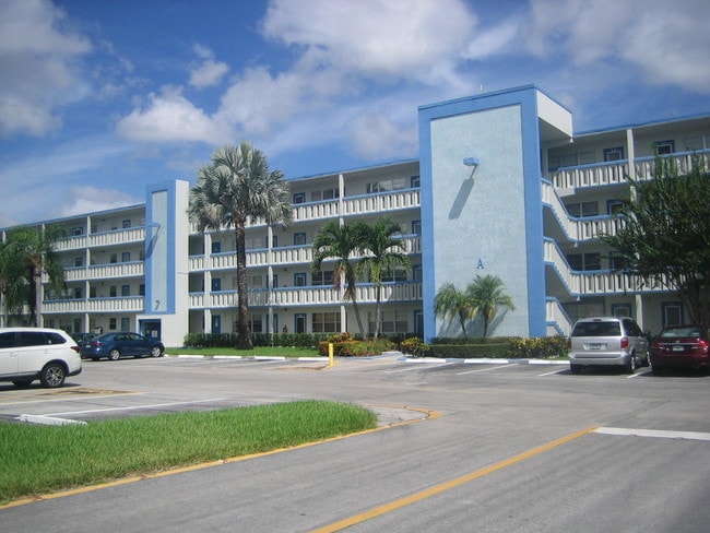 Building Photo - 3011 Lincoln A