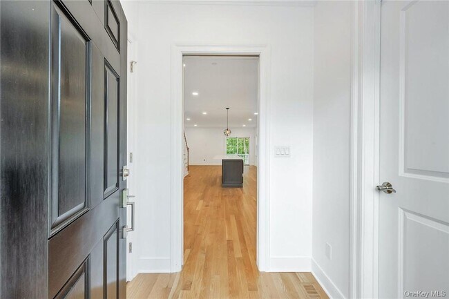 Building Photo - 233 Lincoln Ave