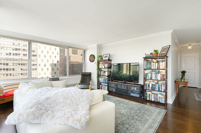 Building Photo - 3900 N Lake Shore Dr