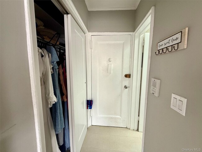 Building Photo - 302 E Broadway