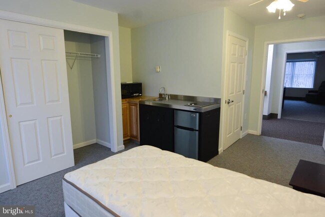 Building Photo - 13 1st St