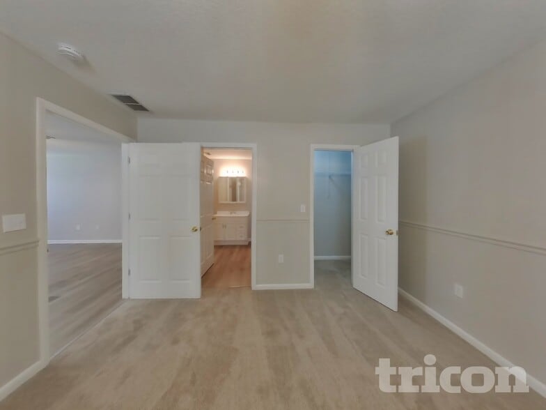 Building Photo - 2122 Center Way