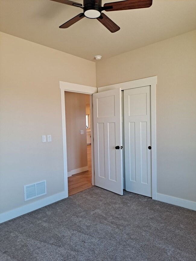 Building Photo - 697 Cabaret Dr