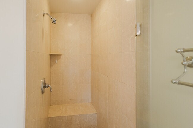 Building Photo - 1527 N Hudson Ave