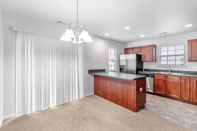 Building Photo - Master-on-Main End-Unit Townhome in Back Creek Villages!