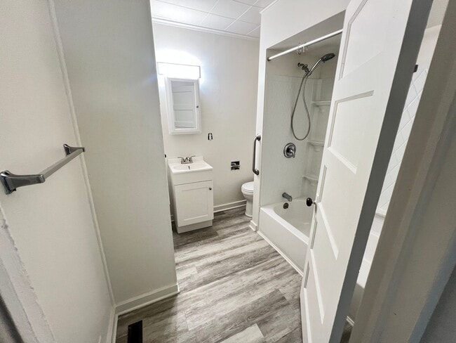 Building Photo - Adorable Shadle Bungalow - 2 Bed, 1 Bath +...
