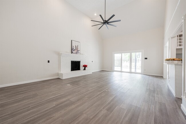 Building Photo - 6215 Portal Dr