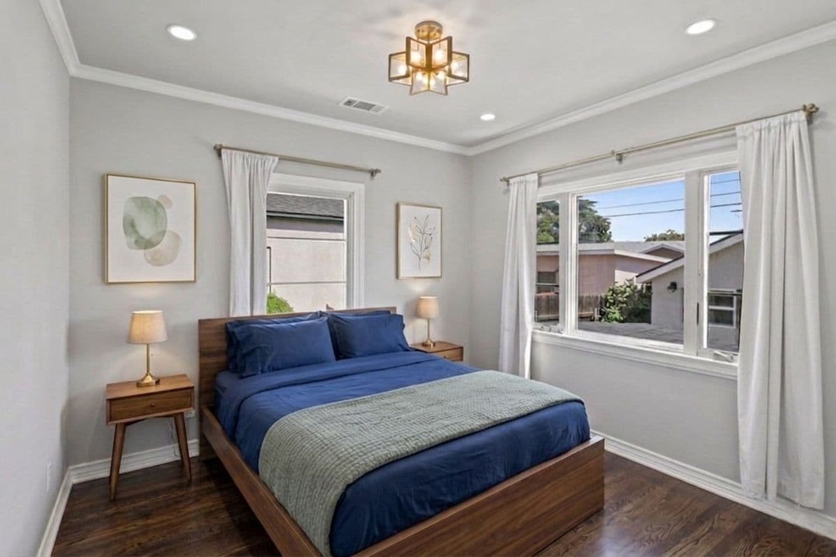 Building Photo - 2682 E Villa St