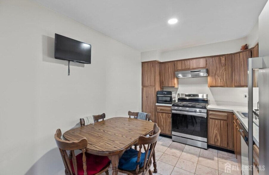 Kitchen - 284 Willowbrook Dr