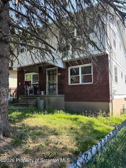 Building Photo - 418 Pear St