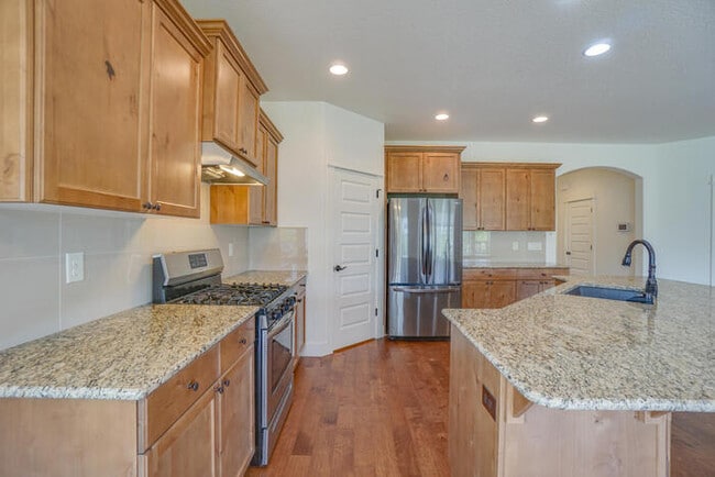 Building Photo - NEWER THREE BEDROOM IN CUL-DE-SAC