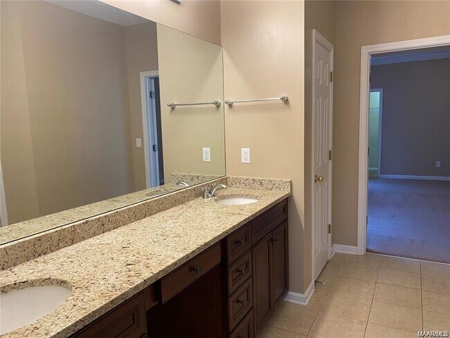 Building Photo - 4/3 in Deer Creek!