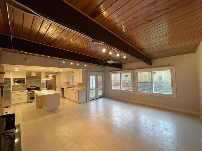 Building Photo - Spacious 4 Bed / 3 Bath Remodeled Rambler | Large Yard + Outbuildings + Minutes to Marina Desirab...