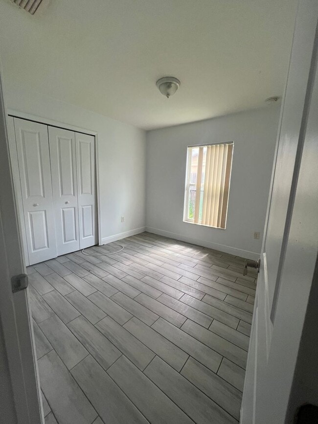 Building Photo - Beautiful 3-bedroom 2 bath single story home in SW Orlando near International Drive