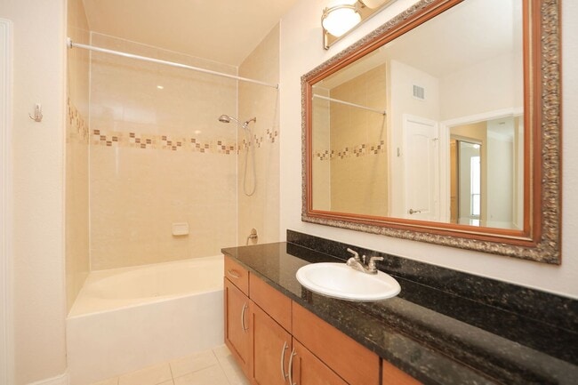 Building Photo - For Lease | 1 Bed, 1 Bath | 832 Sq Ft | Su...