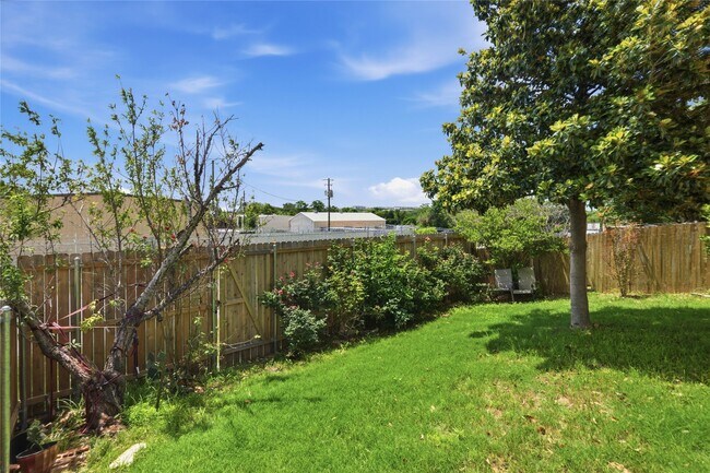 Building Photo - 11521 Autumn Ash Dr