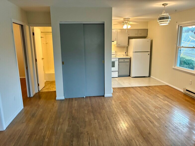 Building Photo - 309 Sandra Dr