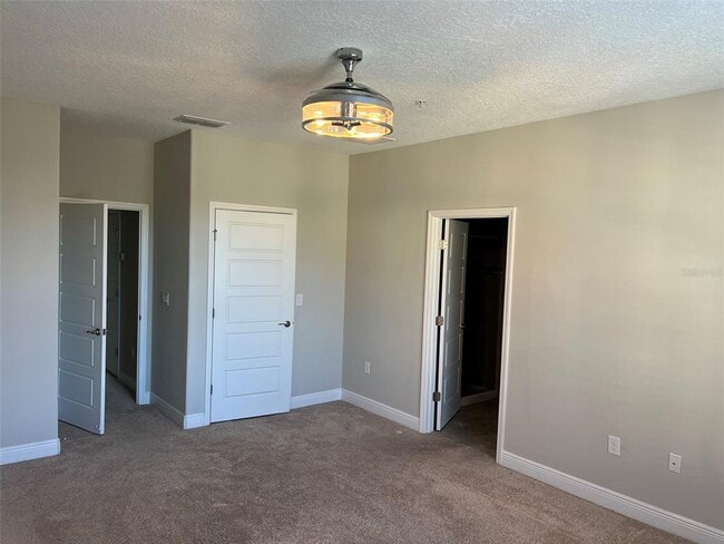 Building Photo - 2924 Lobelia Dr
