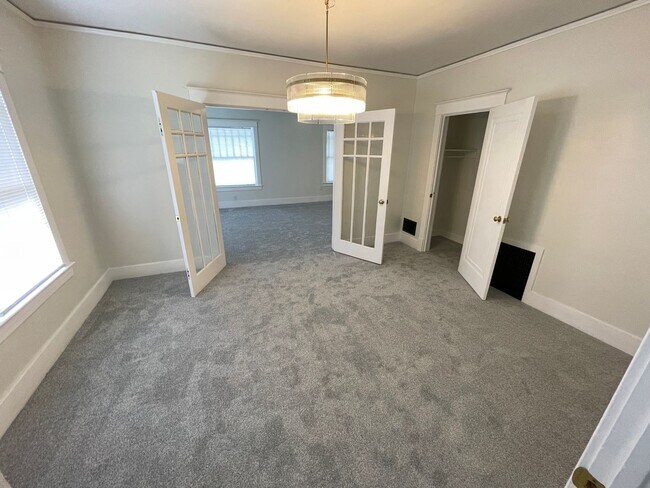 Building Photo - 1320-1322 Main Street Duplex