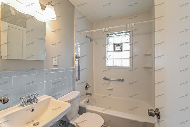 Building Photo - 9418 Echo Ln