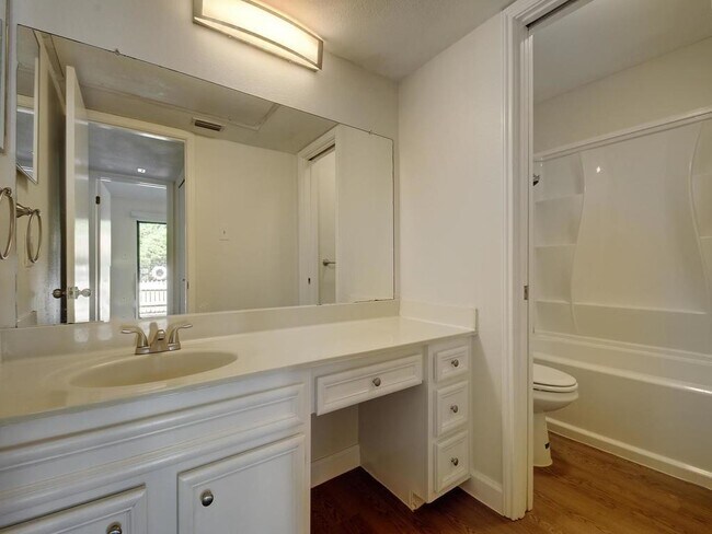 Building Photo - 1601 Faro Dr