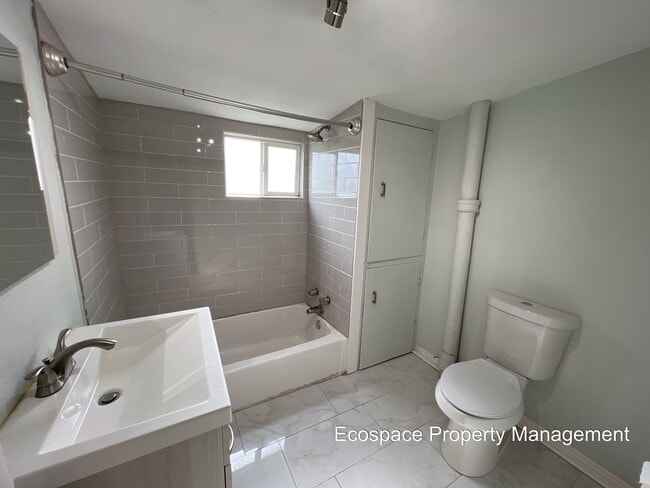 Building Photo - Cozy 2 Bed 1 Bath Bungalow in Denver's Globeville Neighborhood