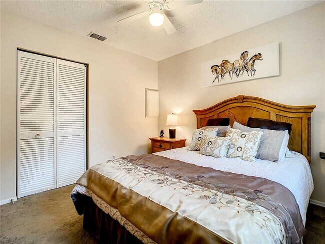 Building Photo - 6170 NW 57th Ct