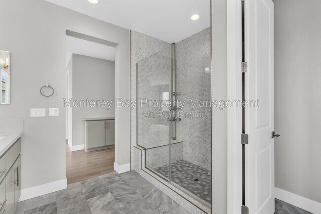 Building Photo - 240 Bungalow Dr