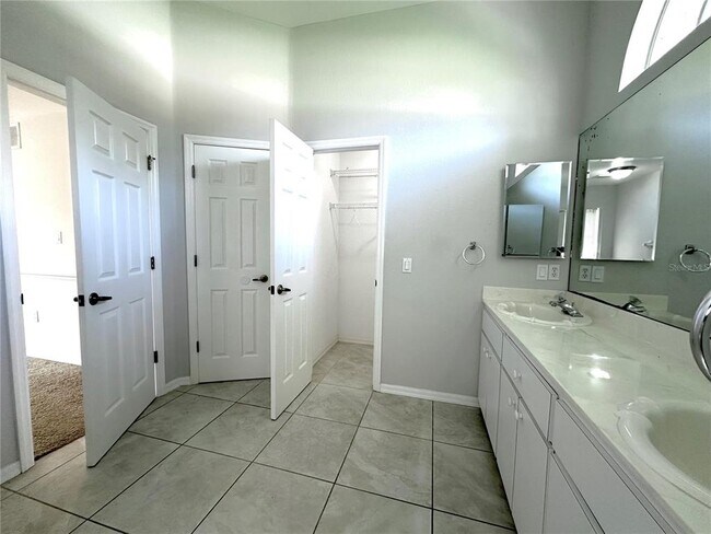 Building Photo - 73 Santarem Cir