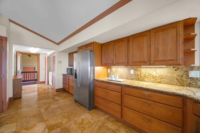 Building Photo - Launiupoko Long-Term Rental – Panoramic Views & Central A/C