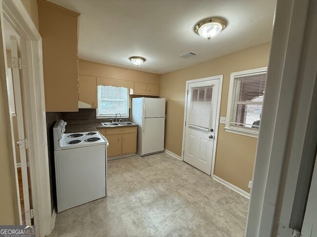 Building Photo - 2381 Rat Kinney Rd