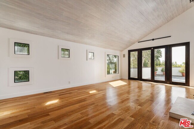 Building Photo - 1355 Bobolink Pl
