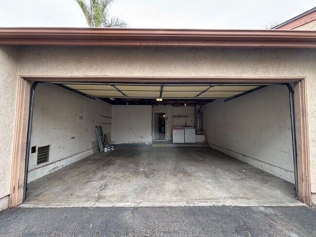 Building Photo - Spacious Updated Bonita Condo